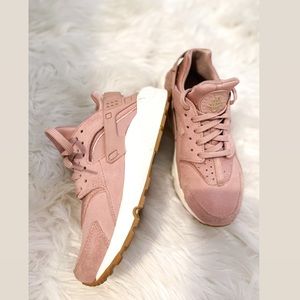 LIKE NEW NIKE HUARACHE HUARACHE